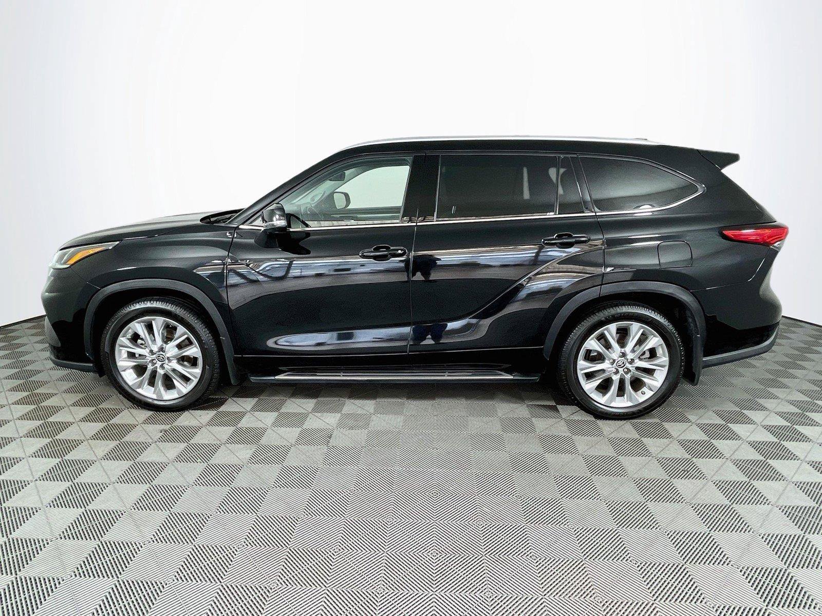 Used 2023 Toyota Highlander Limited AWD/4WD image 4