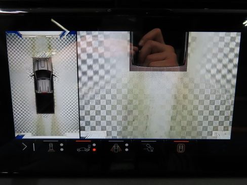 Used 2025 GMC Sierra 2500 AT4 w/ AT4 Premium Plus Package image 17