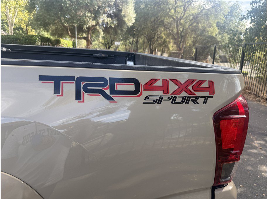 Used 2019 Toyota Tacoma TRD Sport w/ Technology Package AWD/4WD image 9