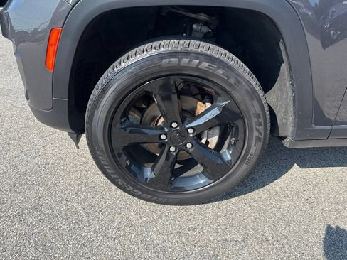 Certified 2023 Jeep Grand Cherokee Altitude AWD/4WD image 9