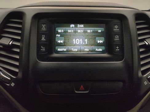 Used 2014 Jeep Cherokee Latitude FWD image 25