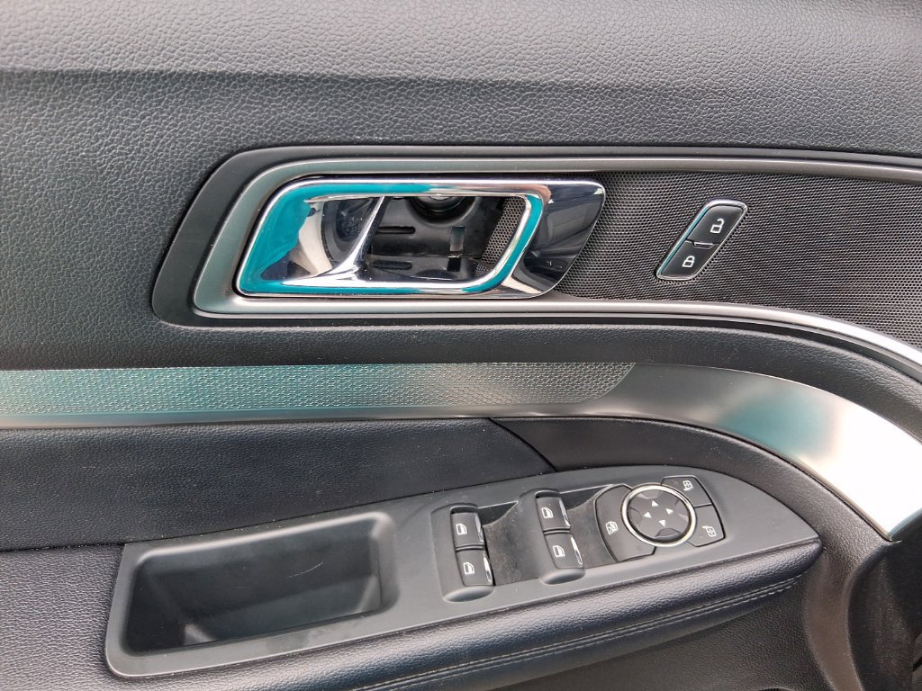 Used 2018 Ford Explorer XLT FWD image 25