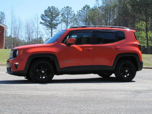 Used 2020 Jeep Renegade Latitude w/ Popular Equipment Group image 4