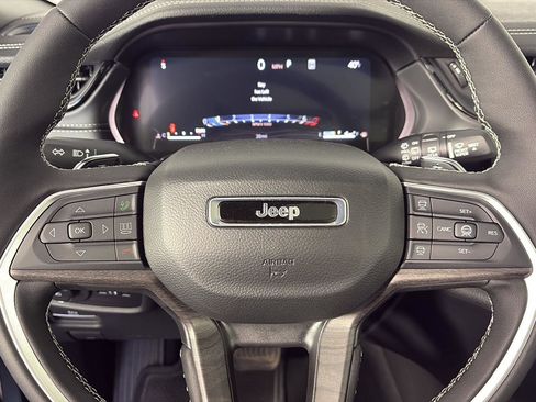 New 2026 Jeep Grand Cherokee Limited w/ Luxury Tech Group II AWD/4WD image 14