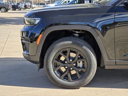New 2025 Jeep Grand Cherokee Altitude image 6