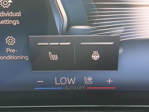 Used 2024 BMW X7 xDrive40i w/ M Sport Package AWD/4WD image 31