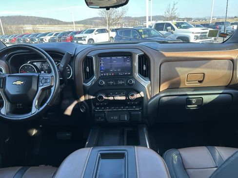 Used 2022 Chevrolet Silverado 2500 High Country w/ Z71 Off-Road Package image 18