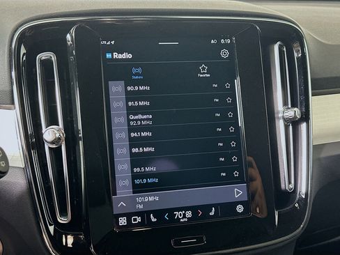 Used 2025 Volvo XC40 B5 Core image 21