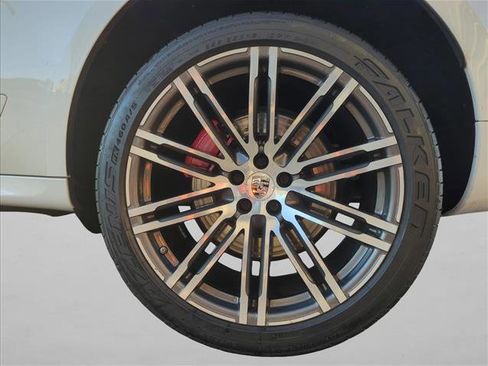 Used 2017 Porsche Macan Turbo image 9