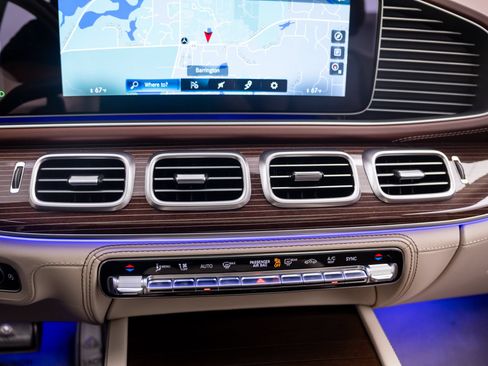 Used 2023 Mercedes-Benz Maybach GLS 600 4MATIC image 33