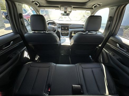 New 2025 Jeep Grand Cherokee Limited w/ Black Appearance Package image 12