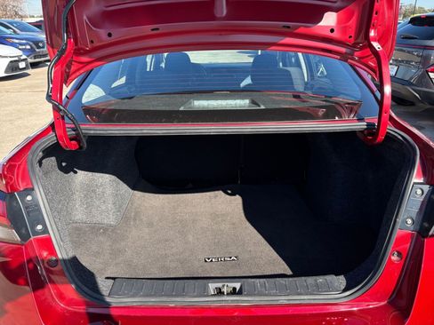 Used 2025 Nissan Versa SV image 29