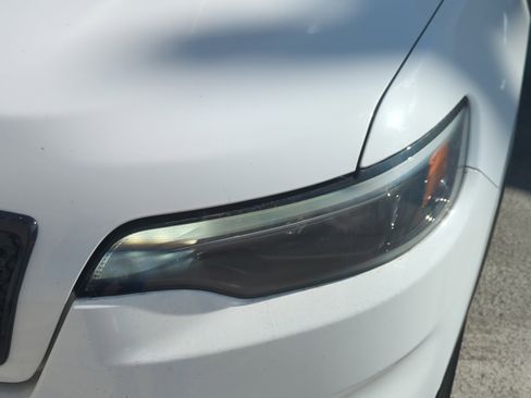 Certified 2023 Jeep Cherokee Altitude Lux image 10