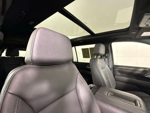 Used 2024 Chevrolet Suburban Z71 w/ Luxury Package image 34