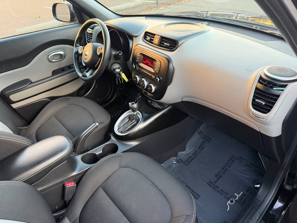 Used 2015 Kia Soul + FWD image 13