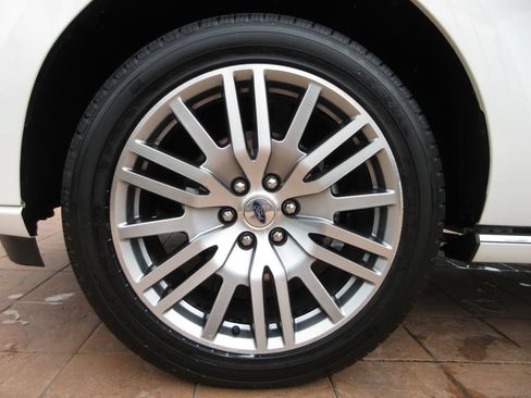Used 2023 Ford Expedition Platinum AWD/4WD image 9