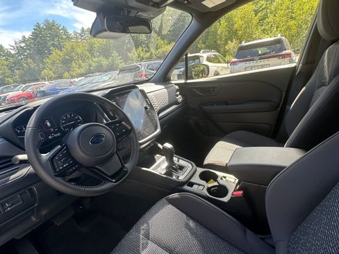 Used 2025 Subaru Forester Premium AWD/4WD image 18