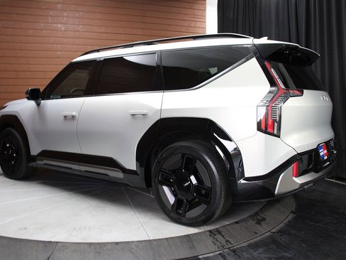 Used 2024 Kia EV9 GT-Line image 39