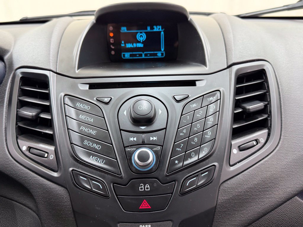 Used 2015 Ford Fiesta SE FWD image 25