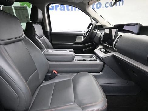 Used 2025 Ford Expedition Active AWD/4WD image 9