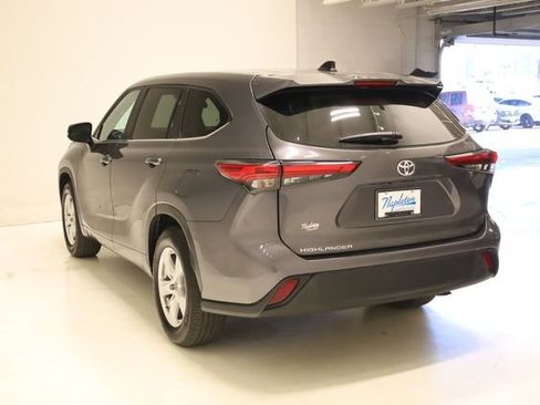 Used 2023 Toyota Highlander LE image 7