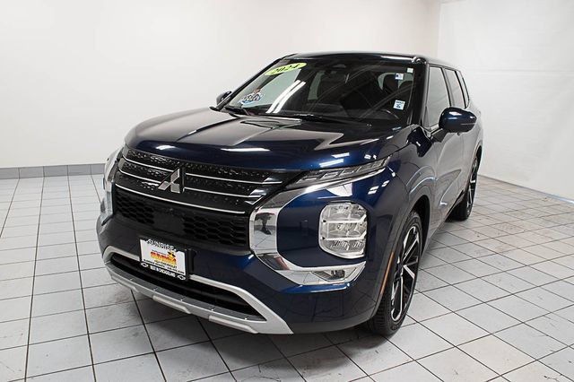 Used 2024 Mitsubishi Outlander SE AWD/4WD image 1