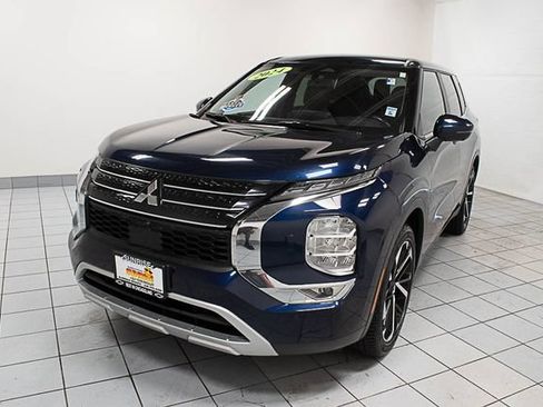 Used 2024 Mitsubishi Outlander SE AWD/4WD image 1