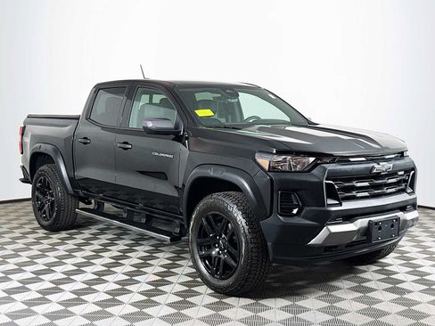 Used 2025 Chevrolet Colorado Trail Boss AWD/4WD image 3
