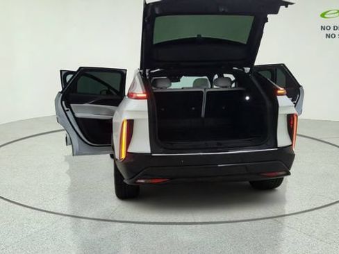 Used 2024 Cadillac Lyriq Luxury w/ LPO, Floor Liner Package AWD/4WD image 14
