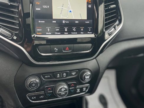 Used 2019 Jeep Cherokee Limited AWD/4WD image 11