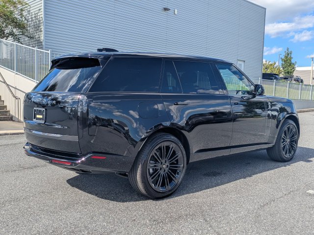 New 2027 Land Rover Range Rover Long Wheelbase SE AWD/4WD image 11