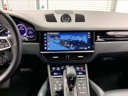 Used 2022 Porsche Cayenne E-Hybrid image 17