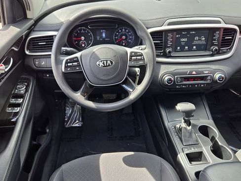 Used 2019 Kia Sorento AWD V6 image 11