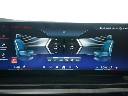Used 2025 BMW X7 M60i w/ Executive Package AWD/4WD image 18