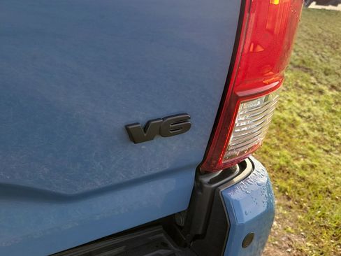 Used 2019 Toyota Tacoma TRD Off-Road w/ Technology Package image 18