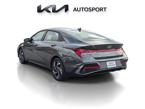 Used 2025 Hyundai Elantra SEL FWD image 10