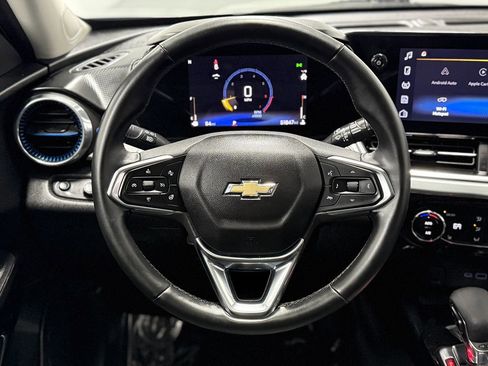 Used 2024 Chevrolet Trax LT w/ Sunroof Package image 15