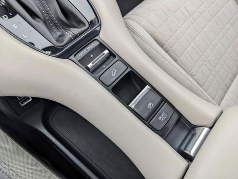 Used 2023 Honda HR-V LX image 19