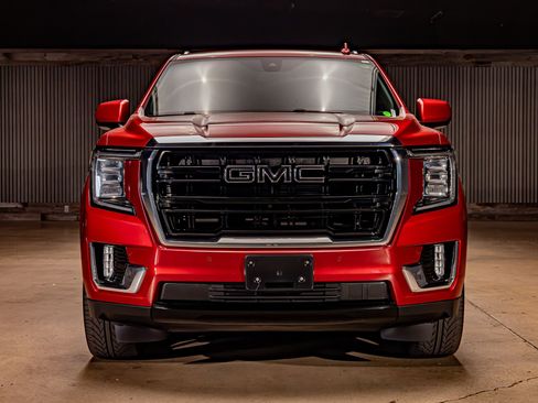 Used 2022 GMC Yukon XL SLE w/ Gmc Pro Safety Plus Package image 2