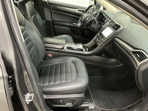 Used 2018 Ford Fusion SE w/ Fusion SE Technology Package image 19