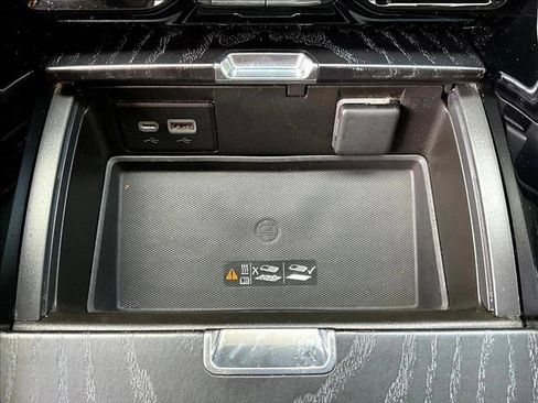 Used 2021 GMC Yukon Denali w/ Denali Premium Package image 24