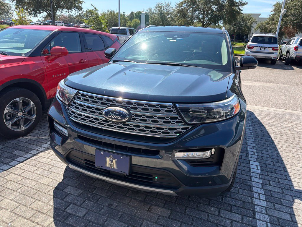 Used 2023 Ford Explorer Limited w/ Limited Technology Package RWD image 3