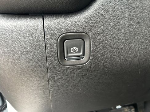 Used 2026 Chevrolet Silverado 2500 Custom w/ Custom Value Package image 19