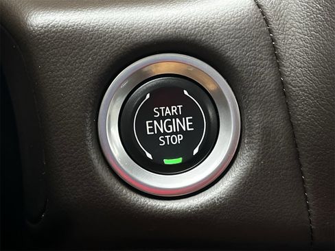 Used 2022 Chevrolet Tahoe Z71 w/ Luxury Package image 19