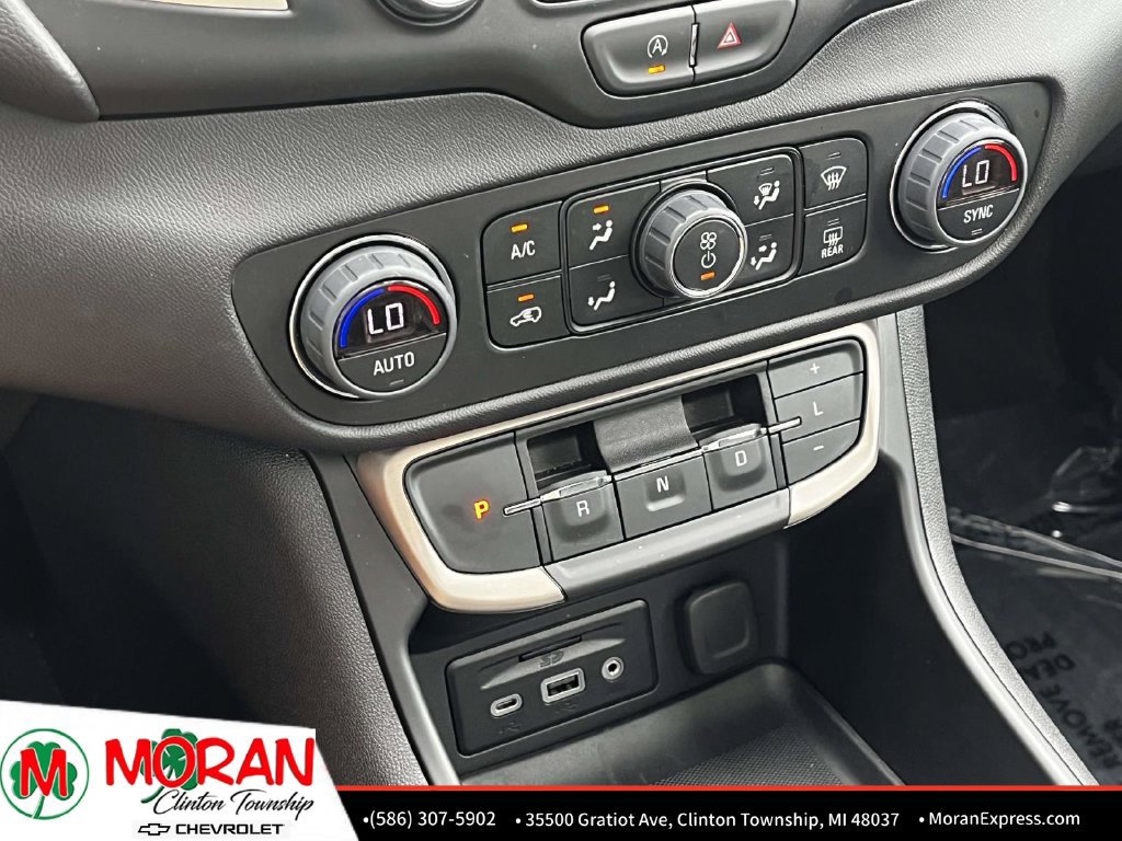 Used 2023 GMC Terrain Denali w/ Denali Premium Package AWD/4WD image 33