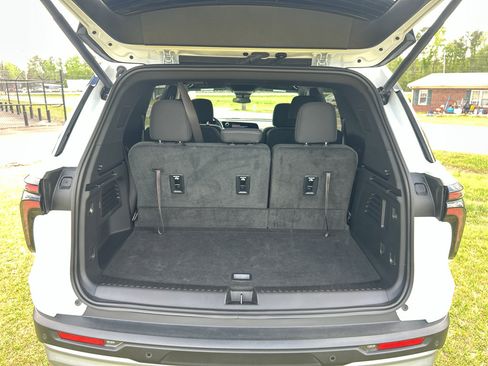 Used 2024 Chevrolet Traverse LT image 19