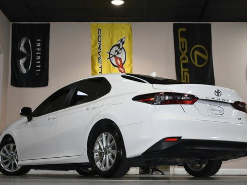 Used 2021 Toyota Camry LE image 86