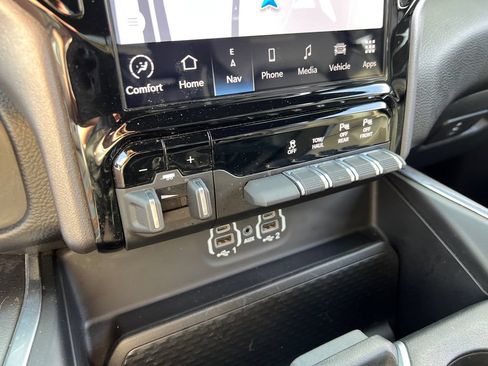Used 2023 RAM 1500 Laramie AWD/4WD image 31