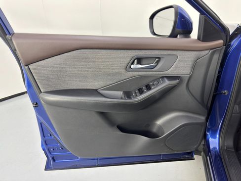 Used 2022 Nissan Rogue SV image 35