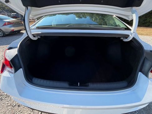 Used 2021 Hyundai Elantra SEL image 17